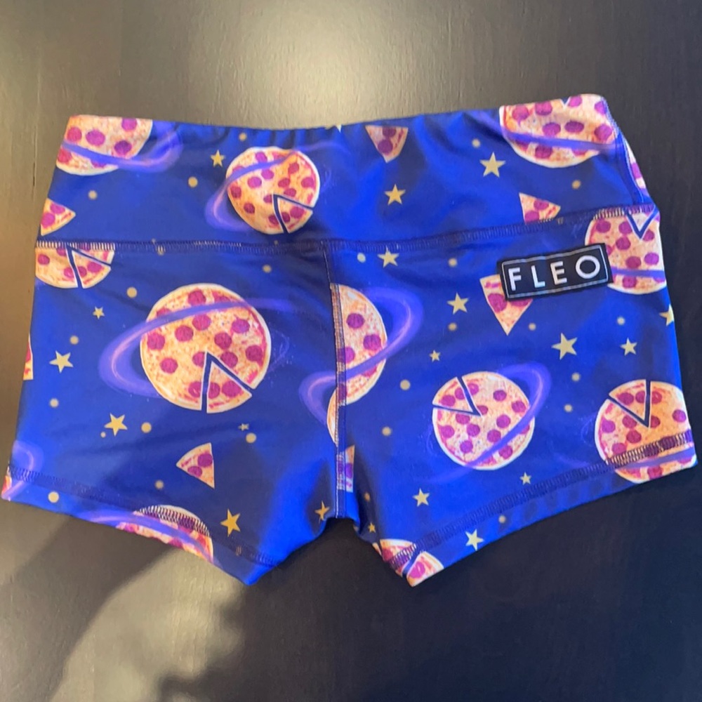 Fleo pizza shorts small